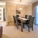 فيلة Marina مالينسكا